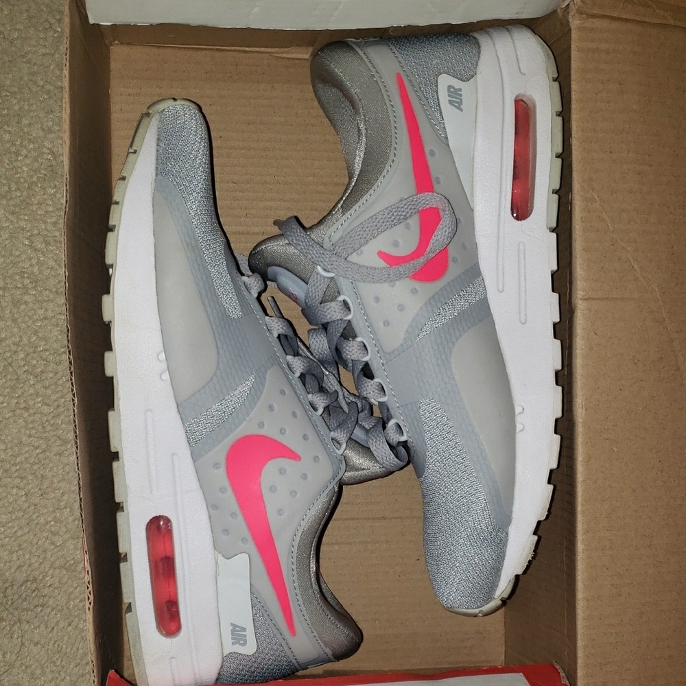 Nike Air Hurache Run ULTRA Women's Sneakers - Picture 1 of 6